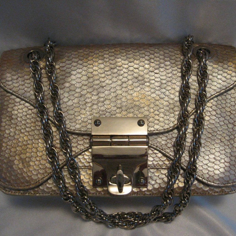 ALEXIS HUDSON POSH PEARLY SHELL GOLD SILVER SNAKE CHAIN SHOULDER BAG PURSE NWT